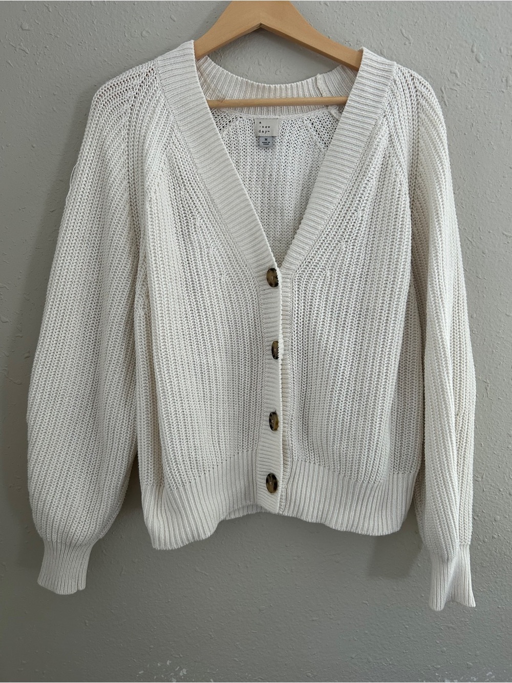 A New Dat Chunky White Cream Button-Front Knit Cardigan Neutral Casual Fall